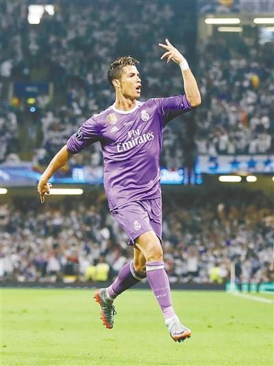 众屏息凝神 众屏息凝神